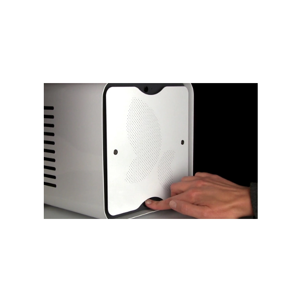 Upravljanje naprave preko daljica ali na sami napravi.